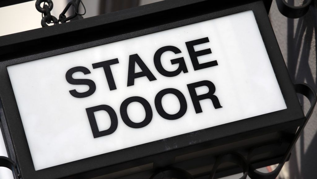 A sign that says stage door