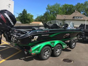 Vehicle wraps and graphics for boats in Oak Park MI
