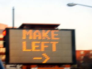 A traffic light that says make left